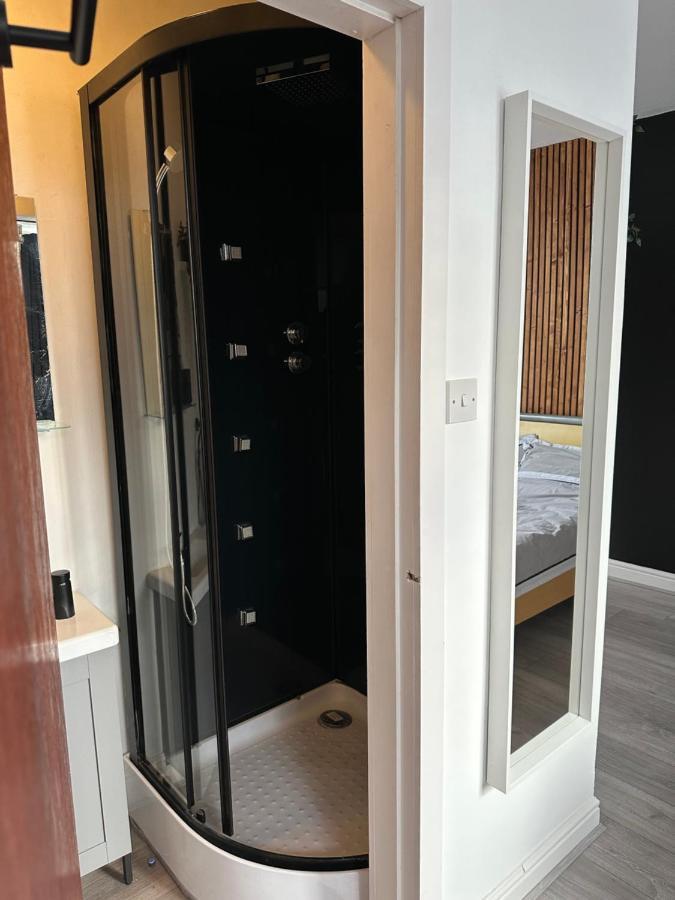 Modern En Suite Bedroom Close To City Centre Leeds (West Yorkshire) Exterior foto