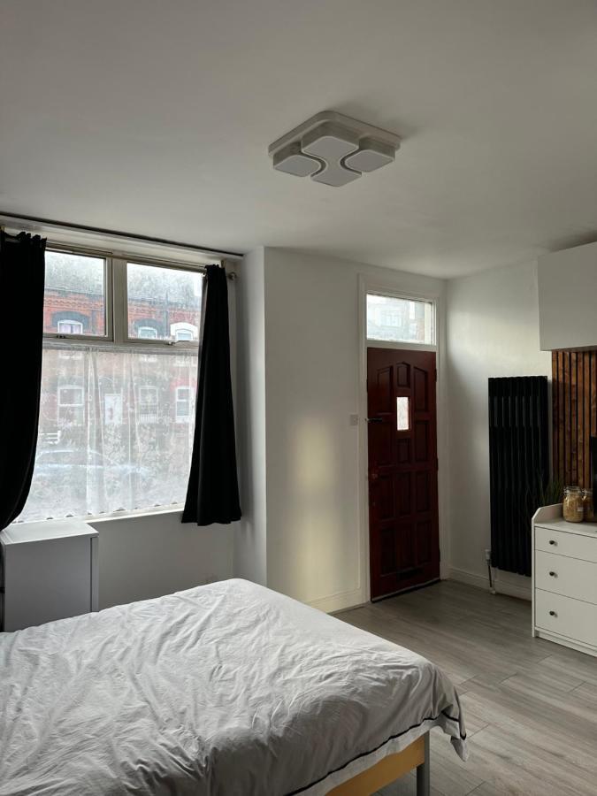 Modern En Suite Bedroom Close To City Centre Leeds (West Yorkshire) Exterior foto